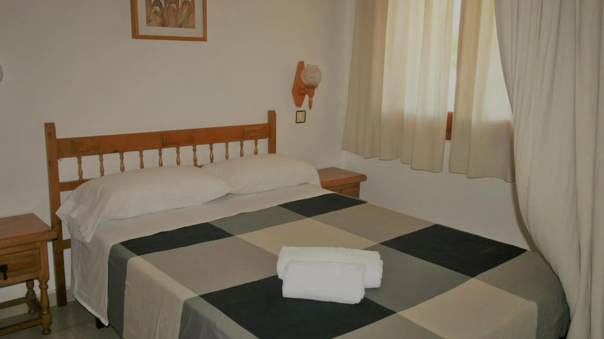 Apartamento En Primera Linea De Mar Con Parking, Cerca Del Centro Y De La Playa De Empuriabrava - Es-228-179 Spanien