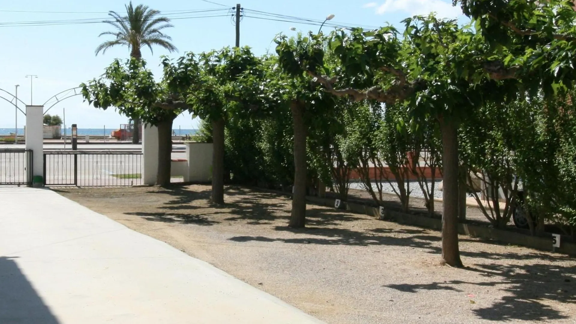 Apartamento En Primera Linea De Mar Con Parking, Cerca Del Centro Y De La Playa De Empuriabrava - Es-228-179 0*,  Spagna